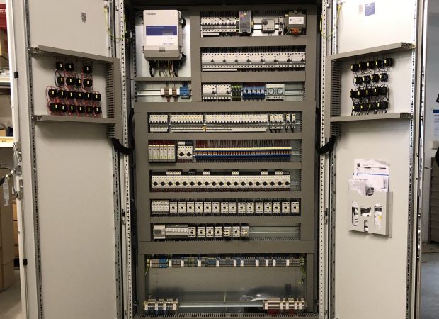 Steuerschrank-Broilerfarm-scaled